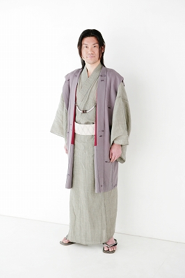 占い師、光明の全身写真①