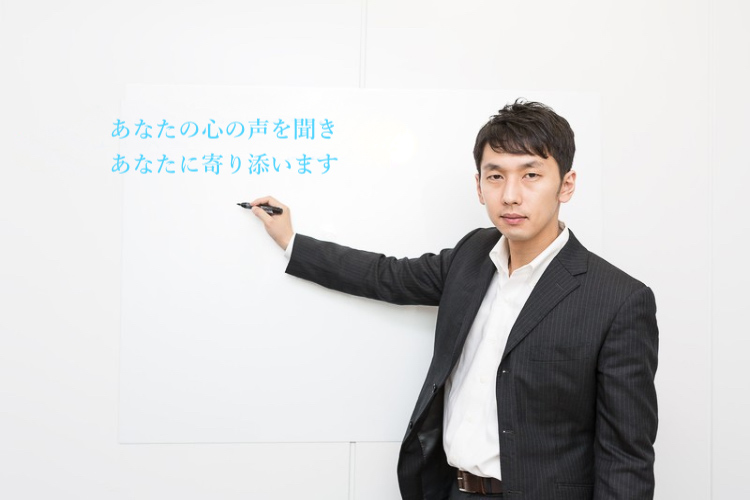 オリジナルのノウハウを伝授する男性